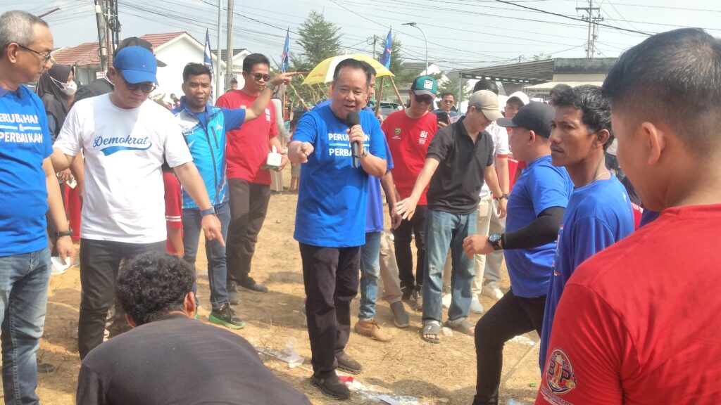 Bagi-bagi Motor Listrik hingga Kulkas, Cik Ujang Pimpin Undian Doorprize HUT Demokrat