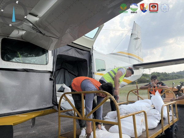 Gempur Potensi Karhutla dari Udara, Sumsel Tuntaskan 12 Hari Operasi Semai Garam