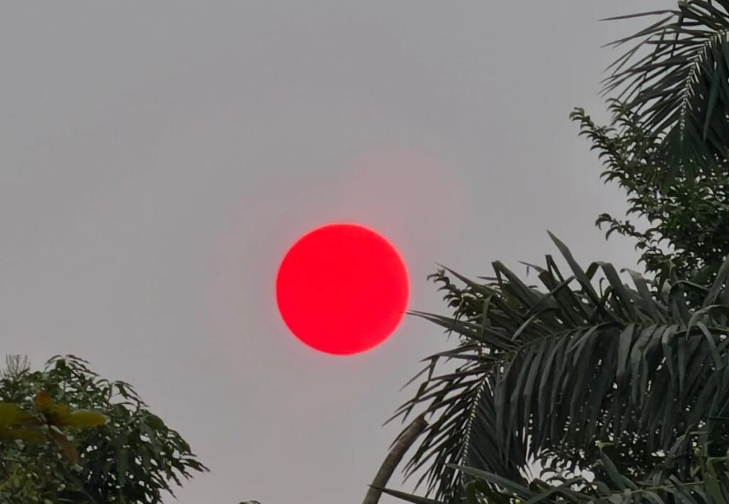 BMKG Buka Suara Soal Matahari Merah Pekat di Palangka Raya