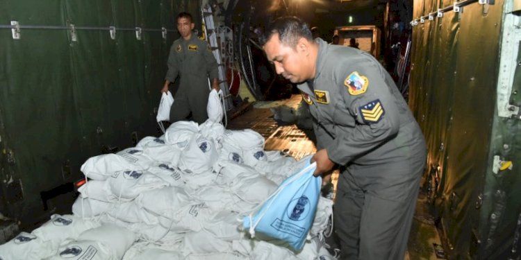 Dua Hercules TNI Angkut 27 Ton Bantuan untuk Korban Gempa 7,7 M NTT