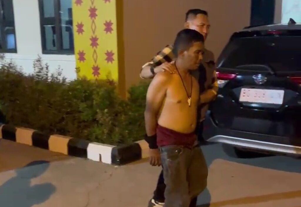 Terekam Kamera Saat Tarik Pungli Antrean BBM di SPBU, Dua Pria di Palembang Ditangkap Polisi