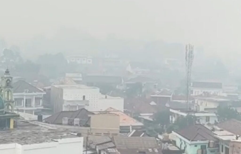 Kualitas Udara di Palembang Berbahaya, Asap Karhutla OKI Jadi Penyebab