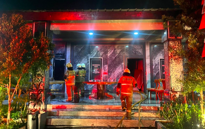 Kantor Pusat GRIB Jaya Terbakar, Diduga Dipicu Korsleting Charger HP di Atas Kulkas