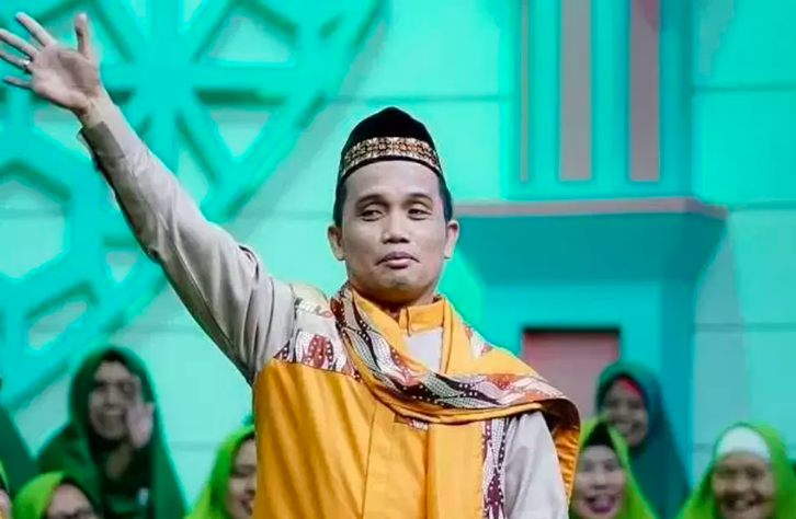 Ustaz Maulana Bantah Kabar Menikah dengan Umi Pipik: Itu Hoaks
