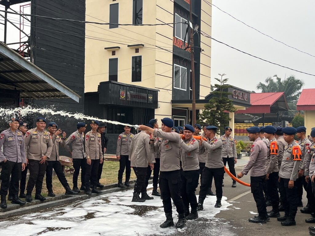 Satbrimob Polda Sumsel Terima Bantuan 216 Personel dan Kendaraan AWC dari Mabes Polri