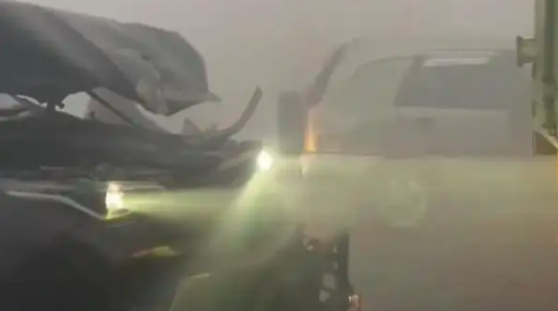 Kabut Asap Pekat Selimuti Jalan, Tiga SUV Ringsek di Kalsel