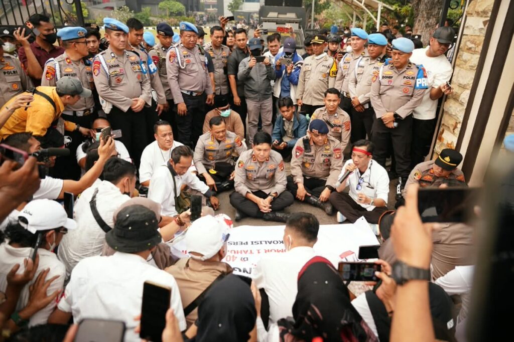 Kapolda Sumsel Janji Evaluasi Bentrokan, Tiga Orang Ditangkap